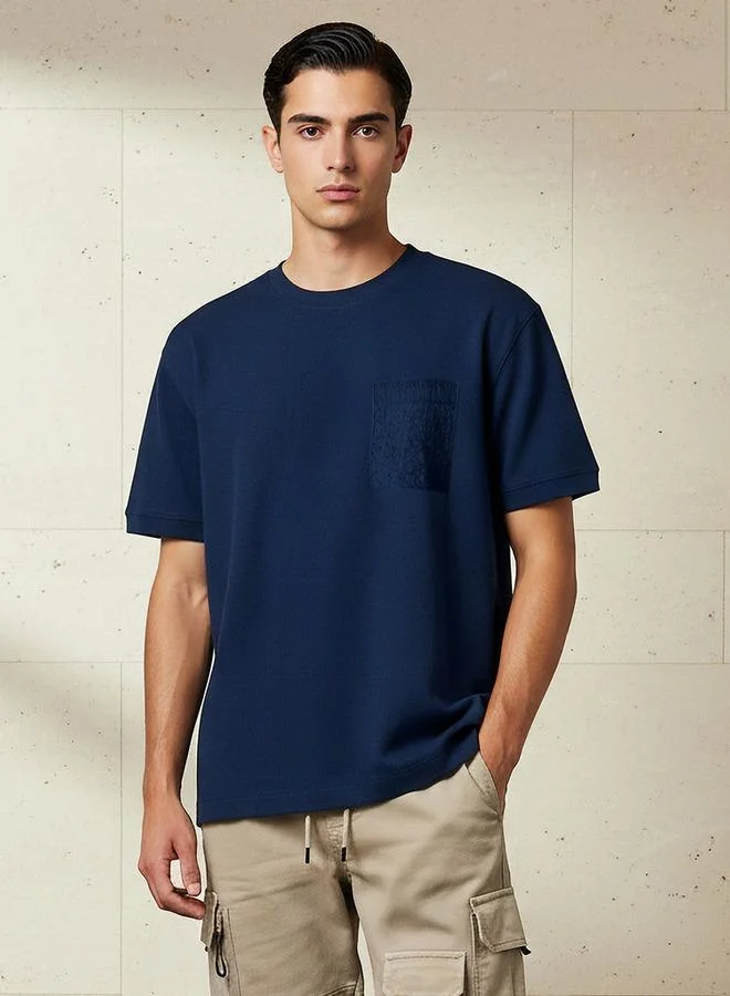لي كوبر Lee Cooper Men Regular Fit Crew Neck Short Sleeves Embroidered T-shirt